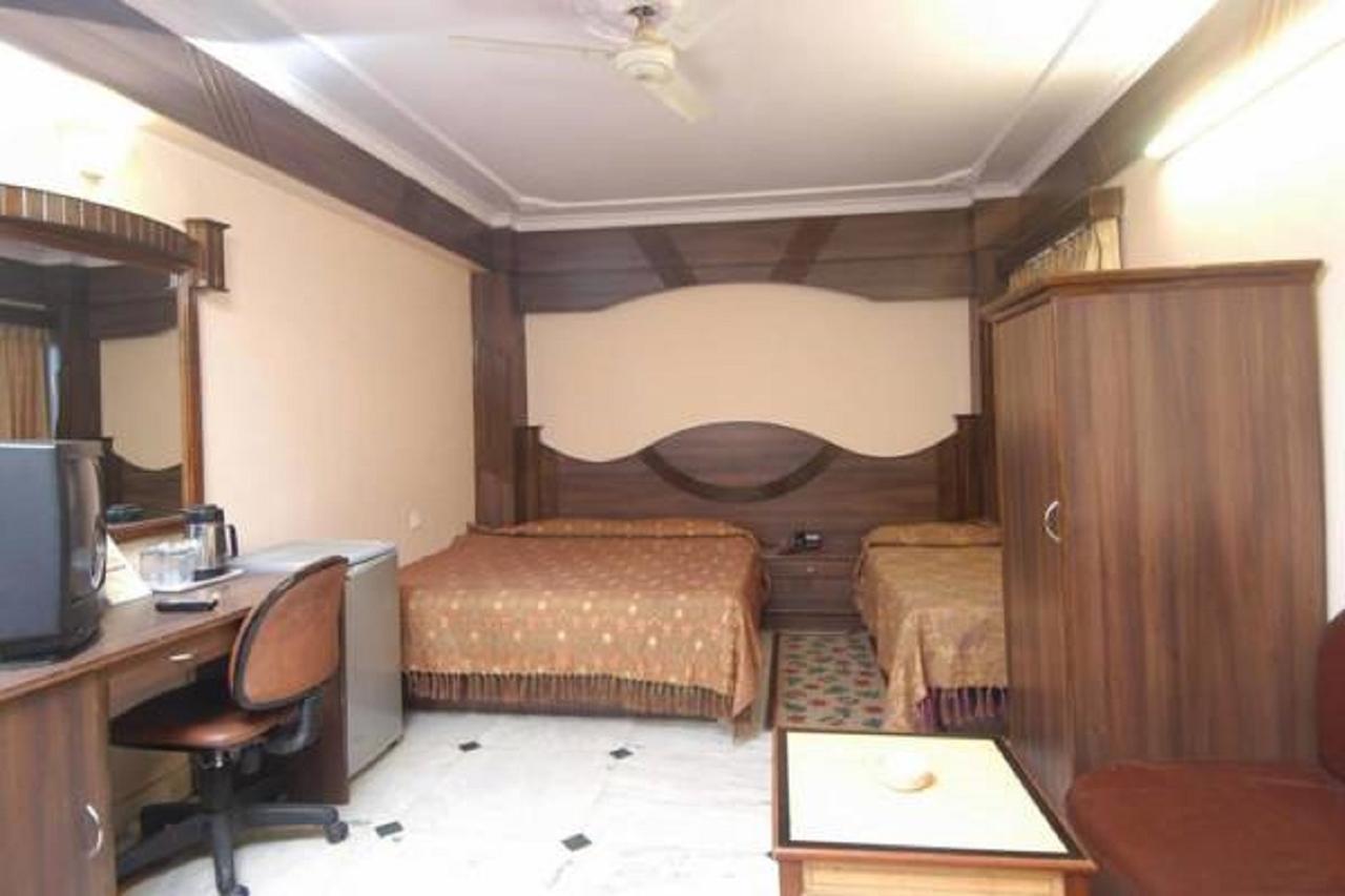 Hotel Welcome Palace Agartala Exterior foto